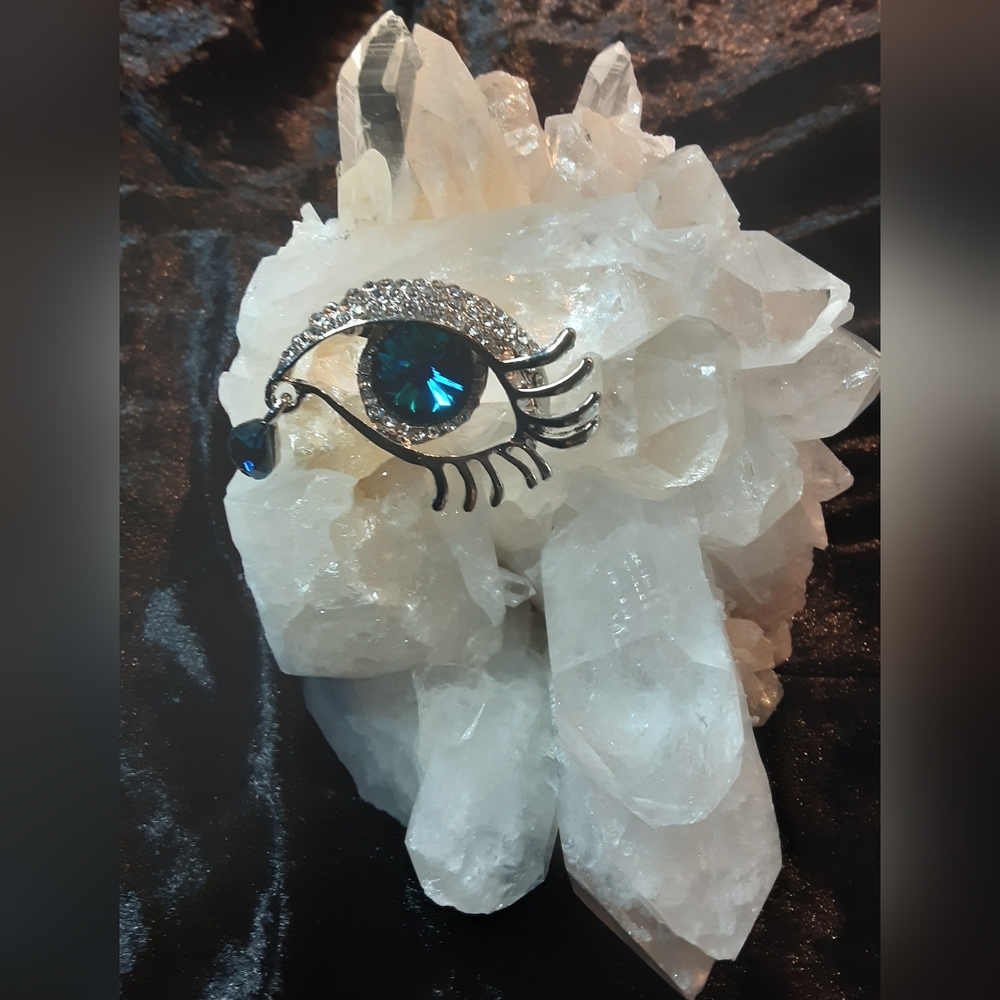 NWT...EVIL EYE CRYSTAL BLUE PIN BROOCH